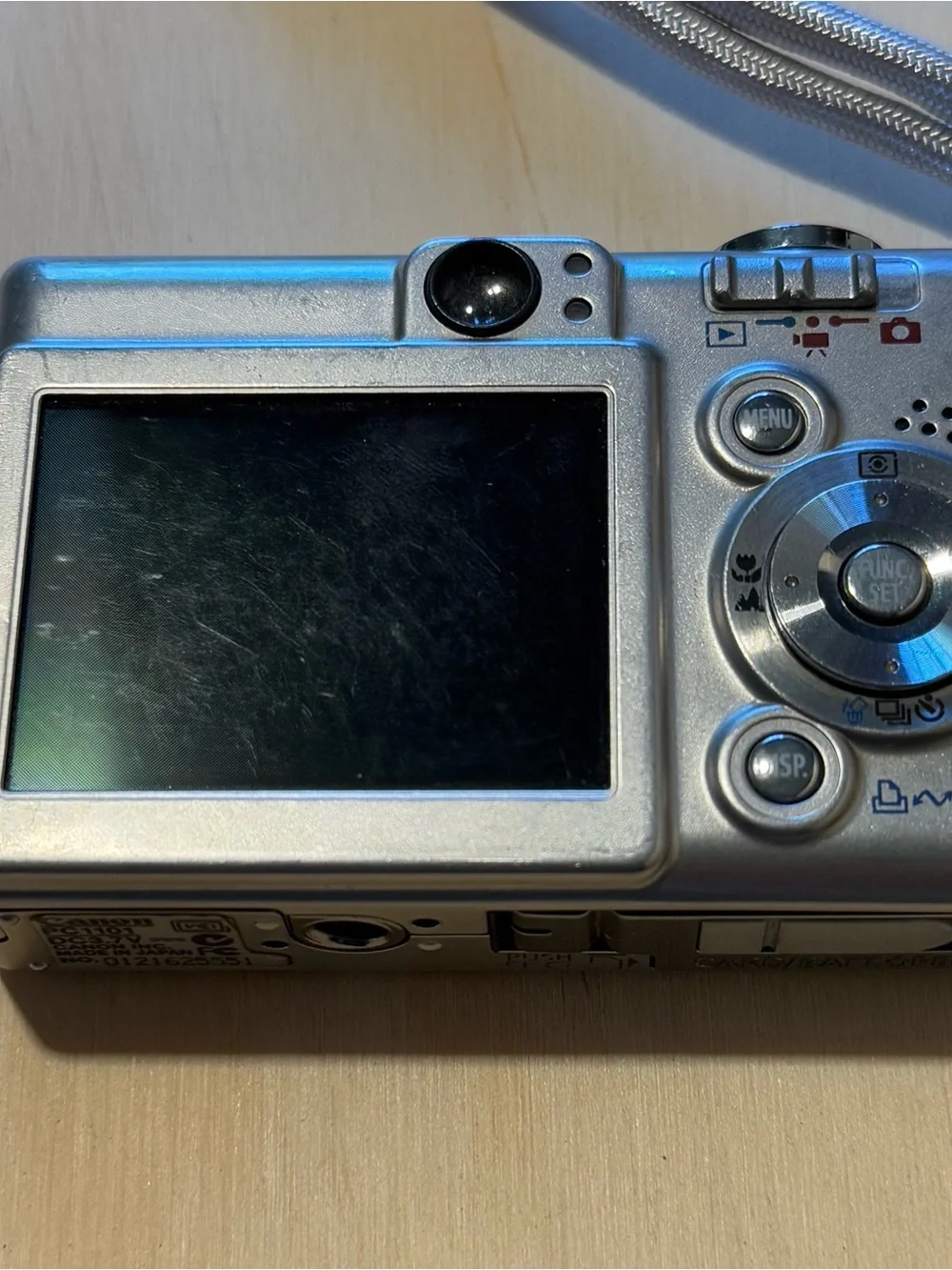Canon PowerShot SD300 Digital Elph 4MP Camera Tested Good w/Charg-Bat-Card Read!